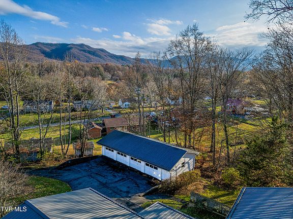 3rd image of 1511 Ashwood Dr