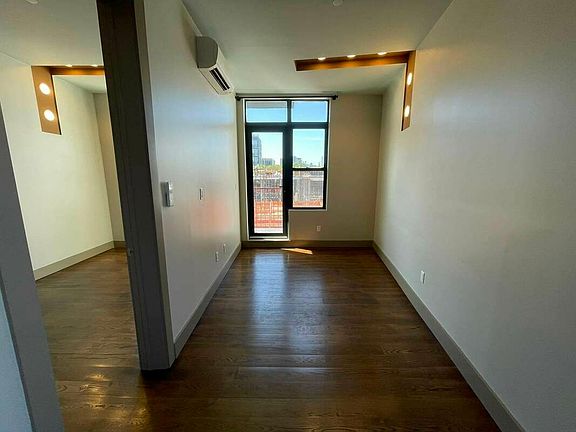 4th image of 441 Meeker Ave #C3