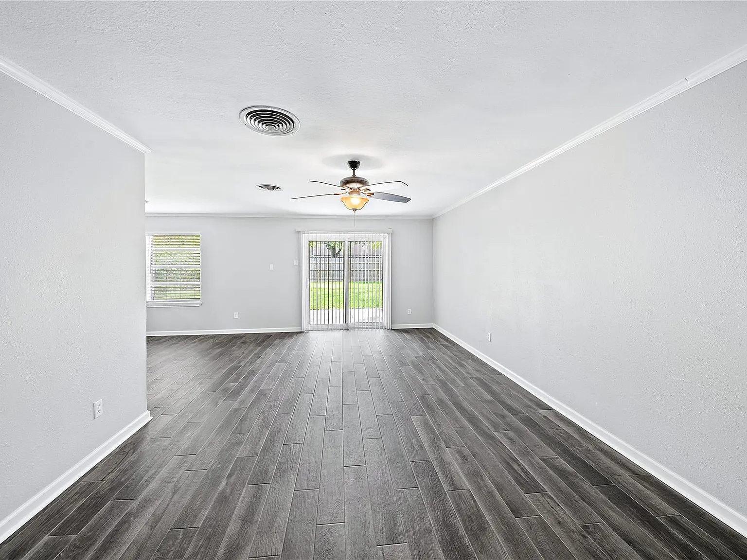 3 bed, 2.0 bath, 1824 sqft, $2,400 — Photo 4