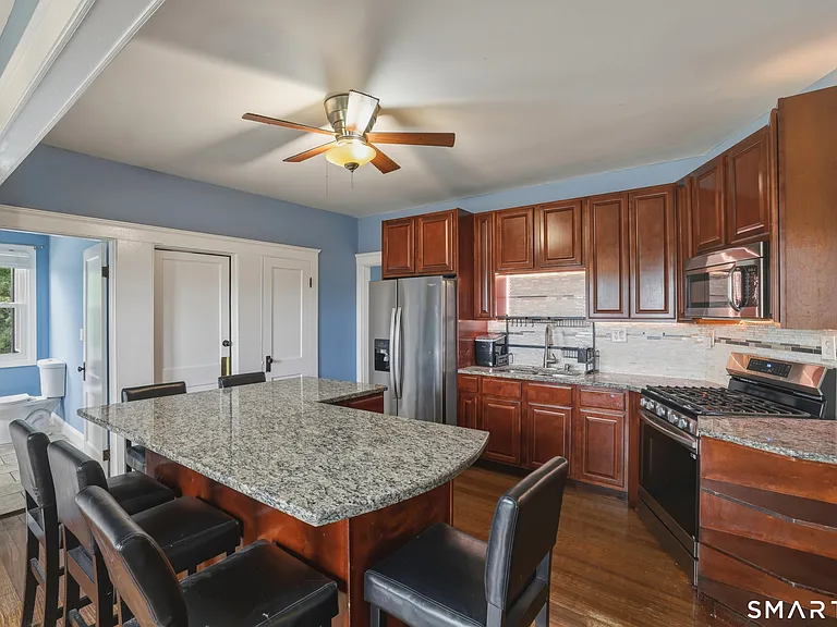 44-46 Perry Hill Rd — Photo 5