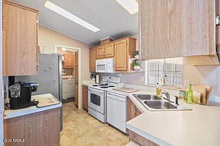 3rd image of 450 W SUNWEST Drive #194