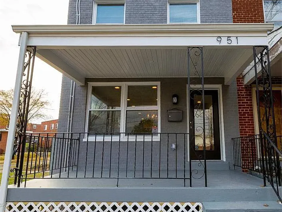 951 Jefferson St NE
