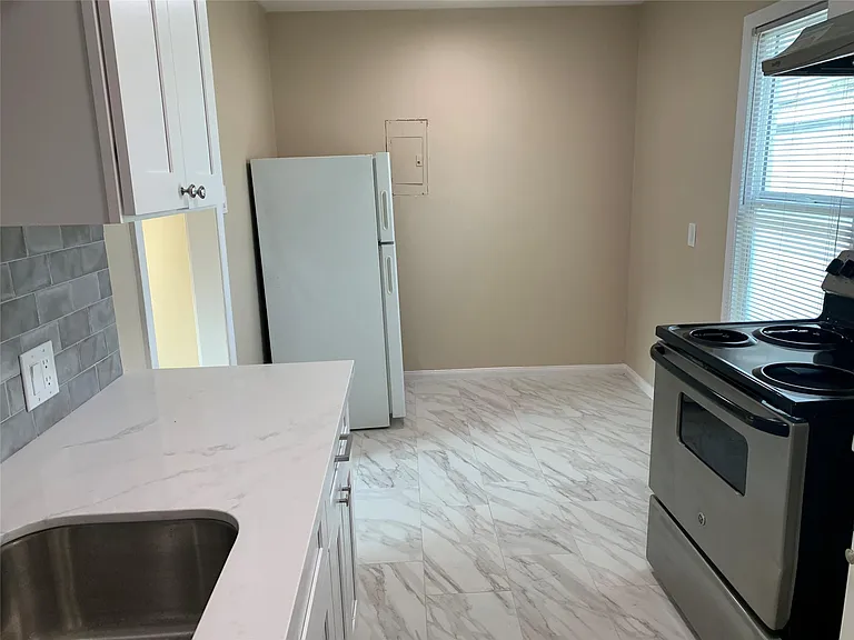 307 Avondale St #1.5 — Photo 10