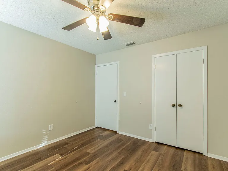 213 Melinda Dr — Photo 3