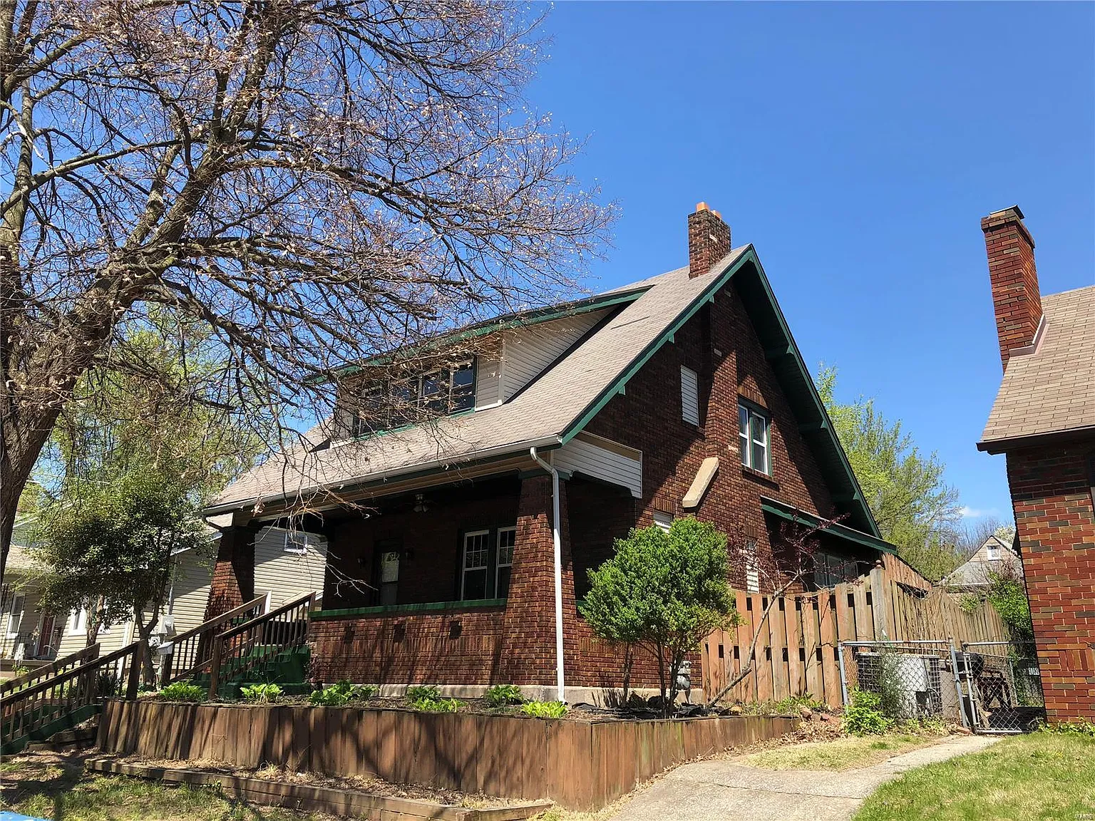 730 Linden St photo 1