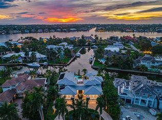 2290 Tarpon RD, NAPLES, FL 34102