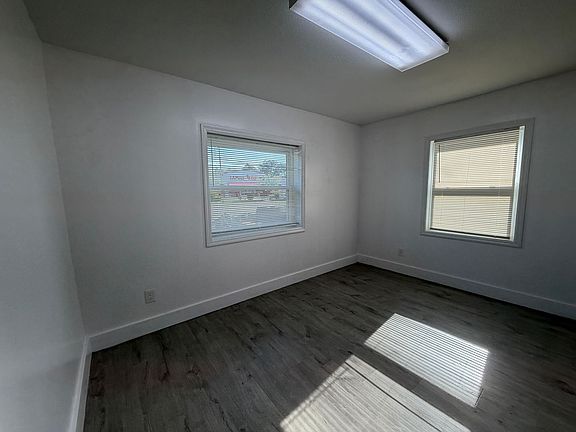 5th image of 4022 Emerson St