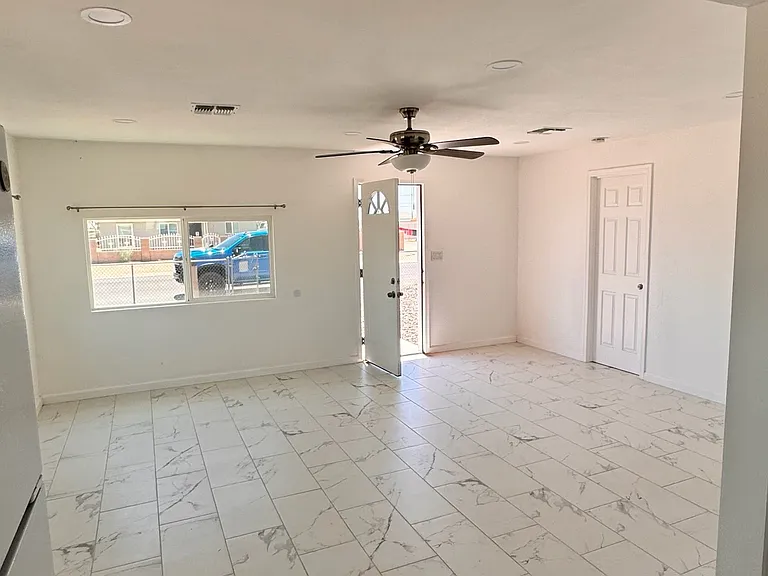 308 E Date Ave — Photo 6