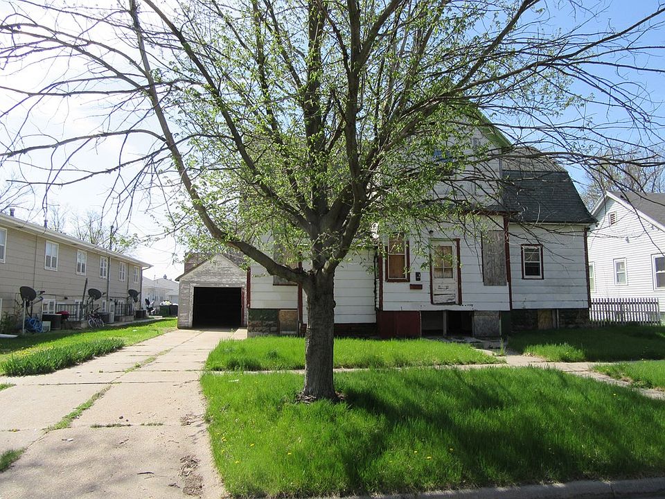 2nd image of 609 W 7th St