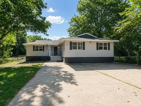 512 High School Ln, Atlanta, TX 75551