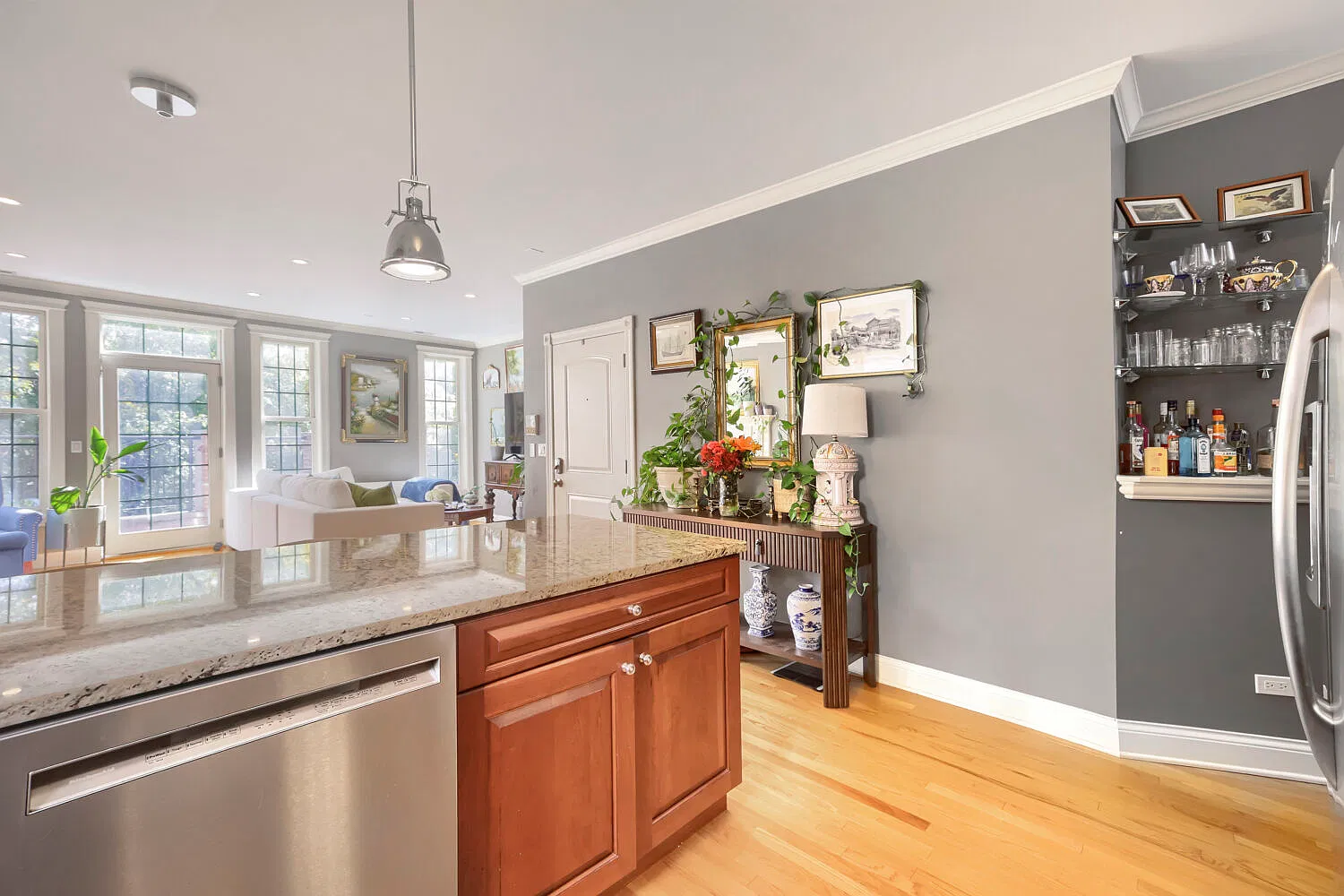 3 bed, 1400 sqft, $3,600 — Photo 3