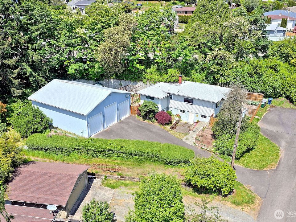 1st image of 423 Lind Avenue SW