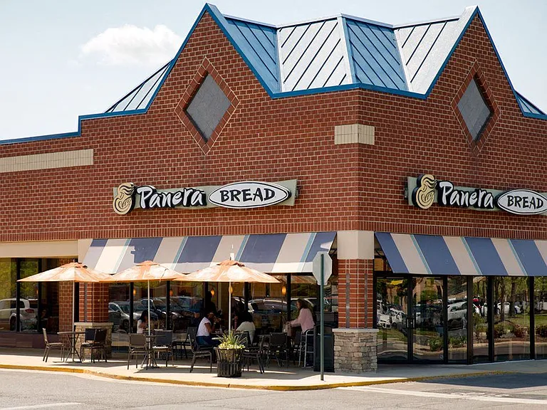 Easy Access To Local Retail, Fitness, & Entertainment