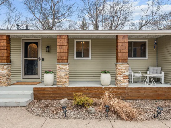 16100 Temple Dr, Minnetonka, MN 55345