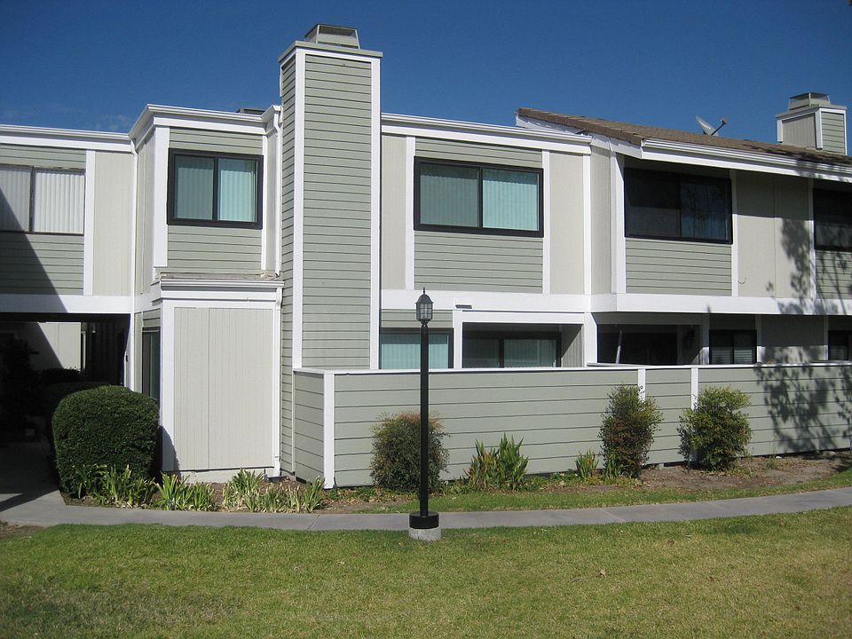 1st image of 27063 Crossglade Ave Unit 4