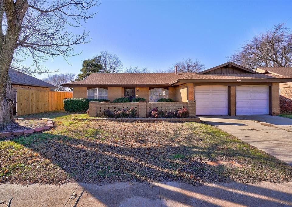 1st image of 423 S Woodland Dr