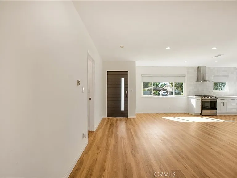 16329 Napa St — Photo 5