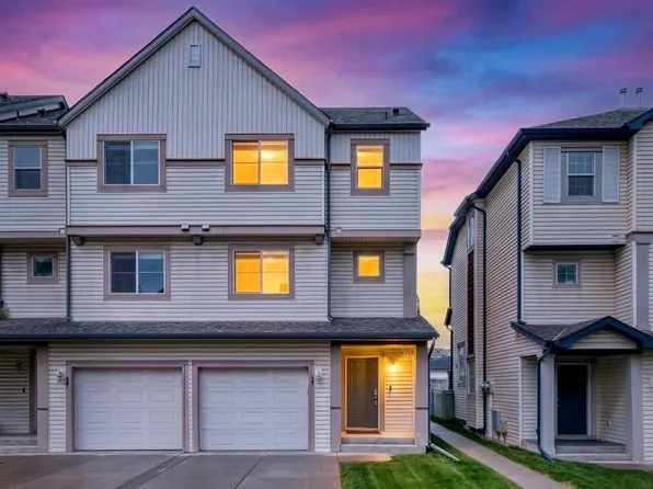 17 E Copperfield Ct SE, Calgary, AB T2Z 4Z3