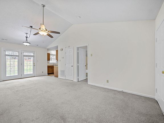 5th image of 2610 Hitchcock Dr