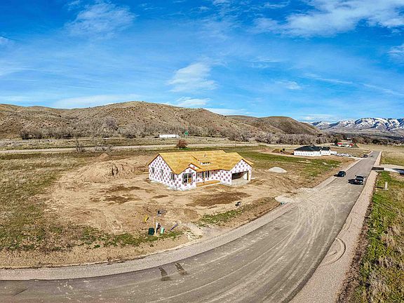3rd image of 2300 Castle Creek Ln