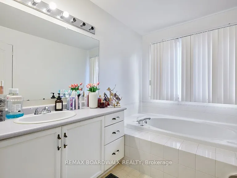 79 Hunters Glen Cres — Photo 19