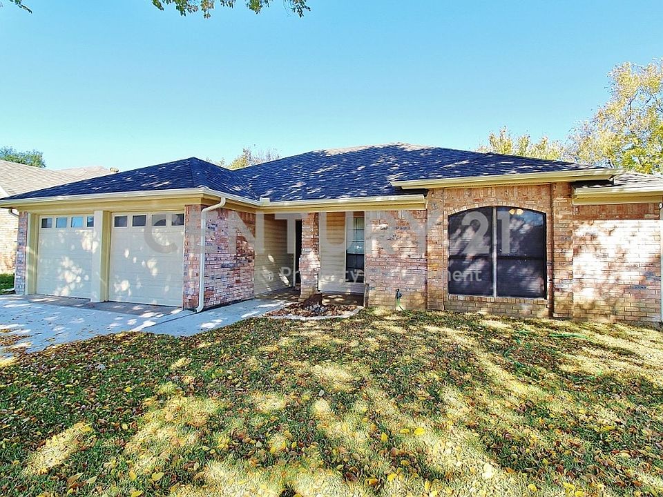 1st image of 811 Castleview Dr