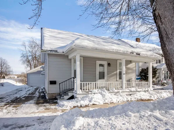 504 W Division St, Kaukauna, WI 54130