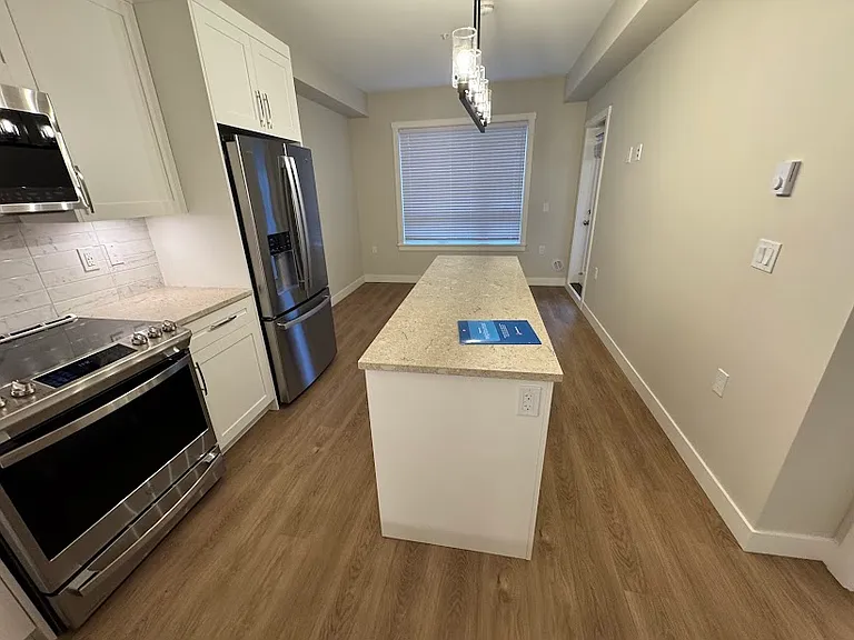 208b St — Photo 34