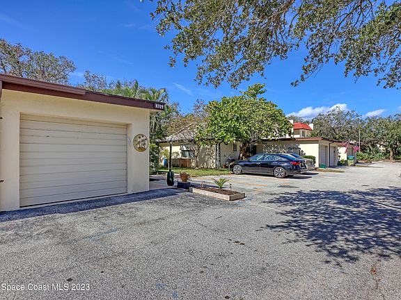 2nd image of 8709 Hibiscus Ct