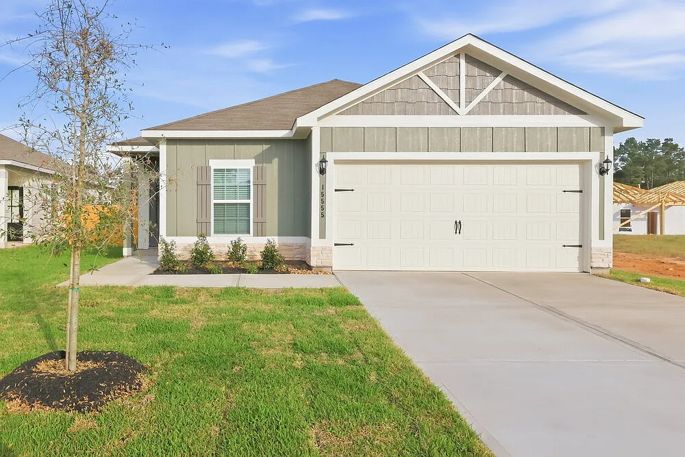 4 bed, 2.0 bath, 1793 sqft, $1,930 — Photo 1