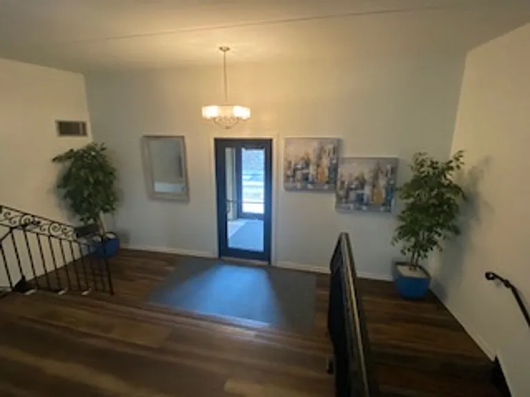 1 Stoneybrook Ln — Photo 3