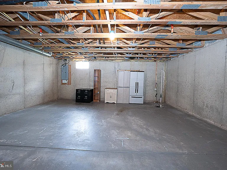 757 Whitetail Cir — Photo 32