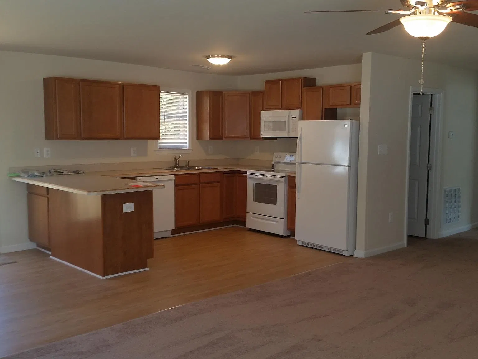 3 bed, 1200 sqft, $2,250 — Photo 3