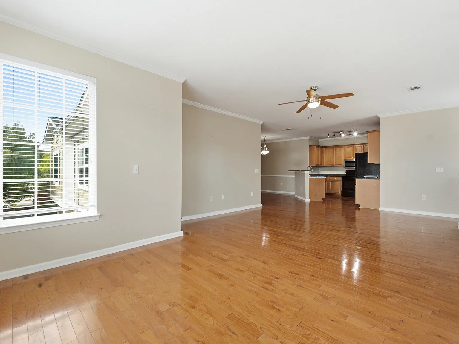 3 bed, 1665 sqft, $1,800 — Photo 3