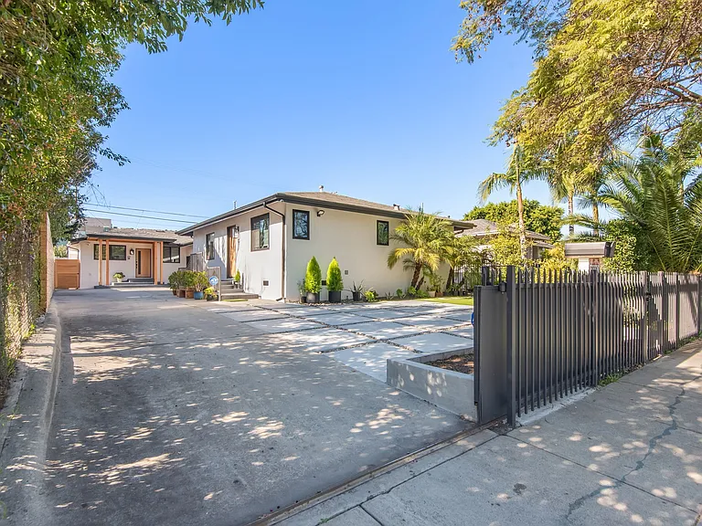 3007 S Hobart Blvd — Photo 3