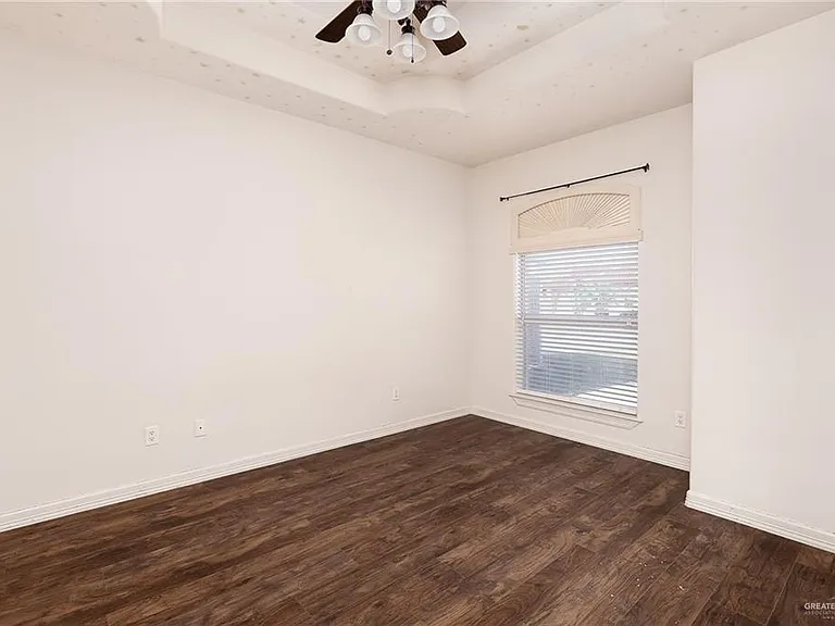 402 Hackberry Ave — Photo 11