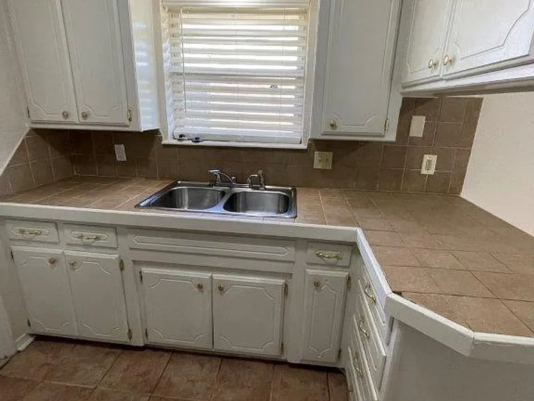5104 Creekwood Ter — Photo 4