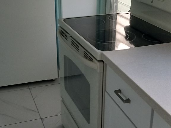5th image of 5609 Hancock Dr #1