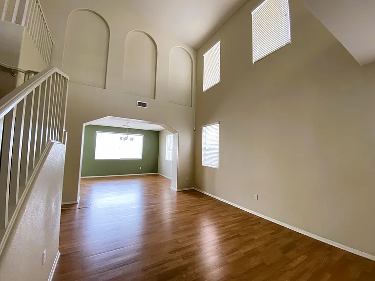 172 Flying Hills Ave — Photo 2