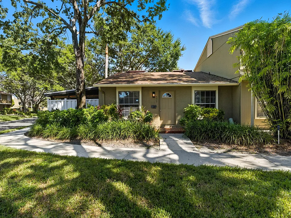 6909 La Sierra Ct #6909