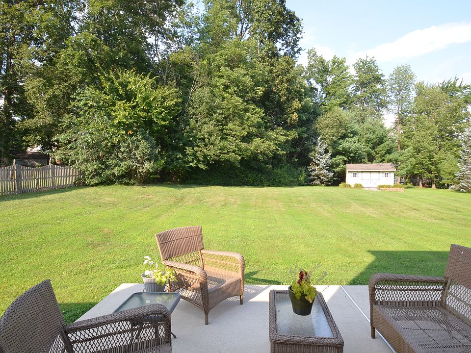 2nd image of 8 Shale Cir