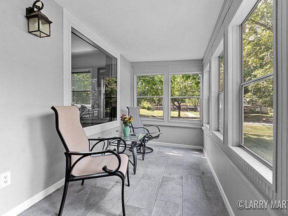 5th image of 1426 Lancashire Dr SE