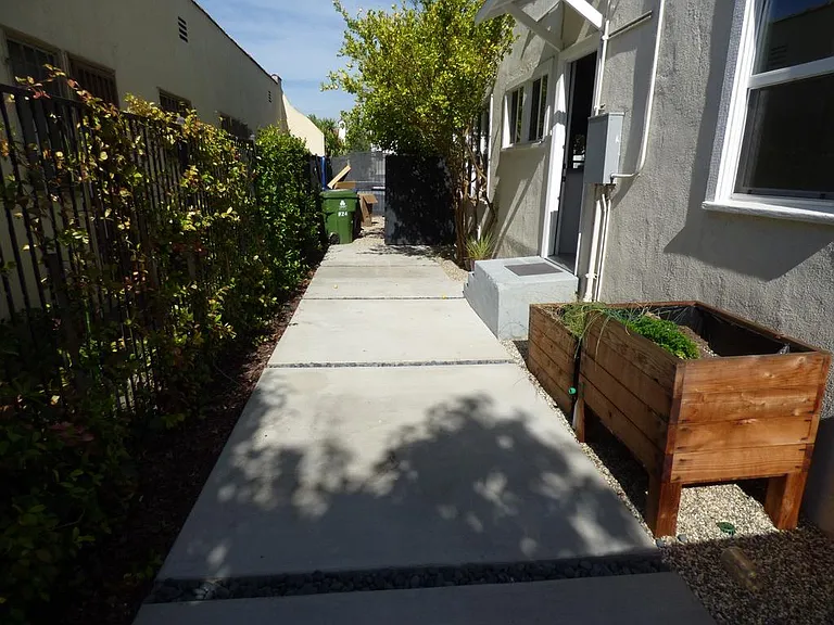 822 N Gardner St — Photo 10