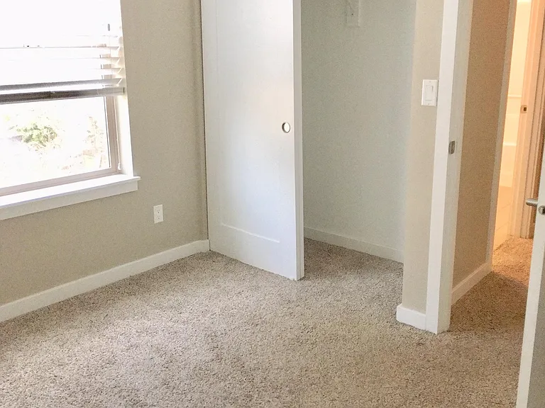 460 NE Simpson St — Photo 13