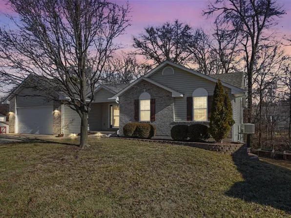 8 Scarlet Oak Ct, Troy, MO 63379