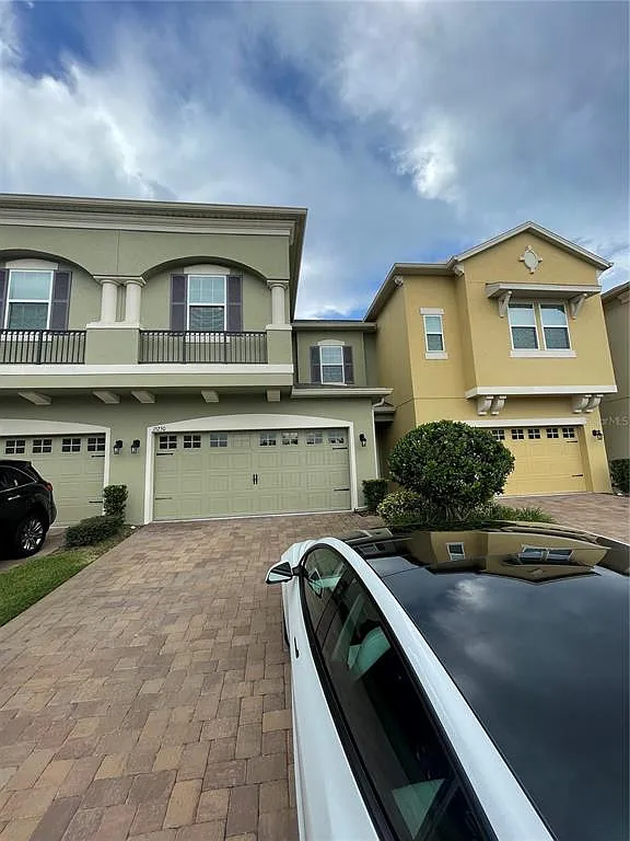 Photo 1 of 21 - 15250 Sunrise Grove Ct - Winter Garden, FL Primary Photo - 15250 Sunrise Grove Ct