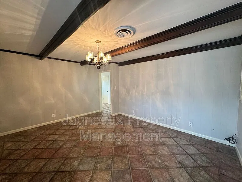 3 bed, 2.0 bath, 1450 sqft, $1,750 — Photo 4