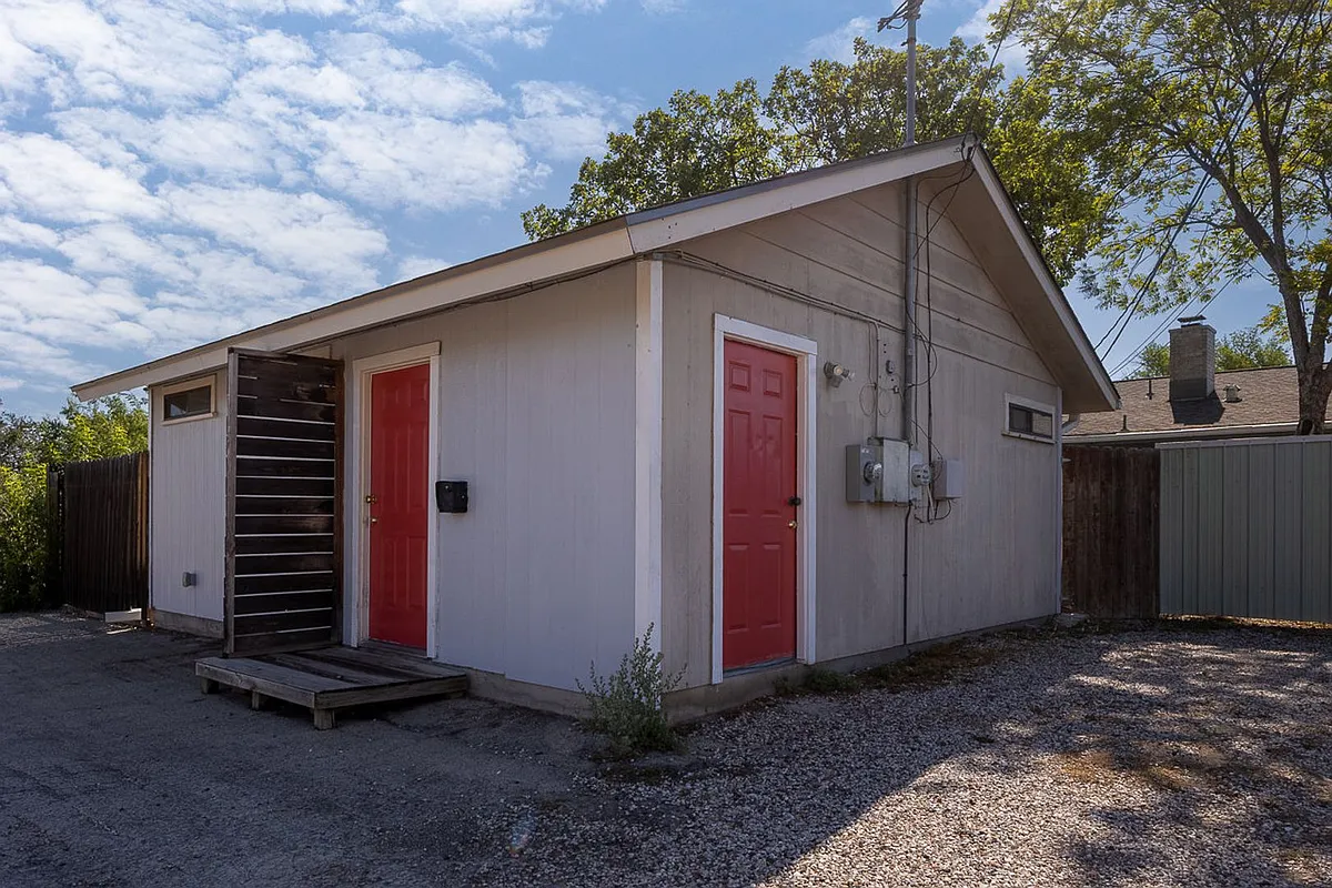 Building Photo - 212-214 Miller Dr