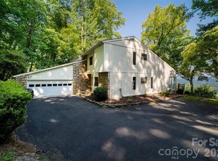 27 Walnut Dr, Mills River, NC 28759