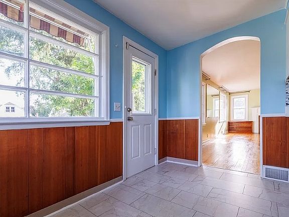 2nd image of 107 Woodlawn Ter